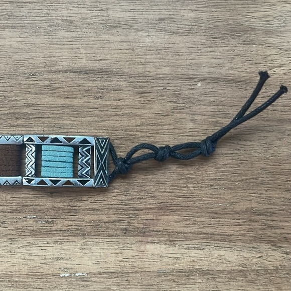 Silver Aztec suede bracelet - Picture 4 of 4